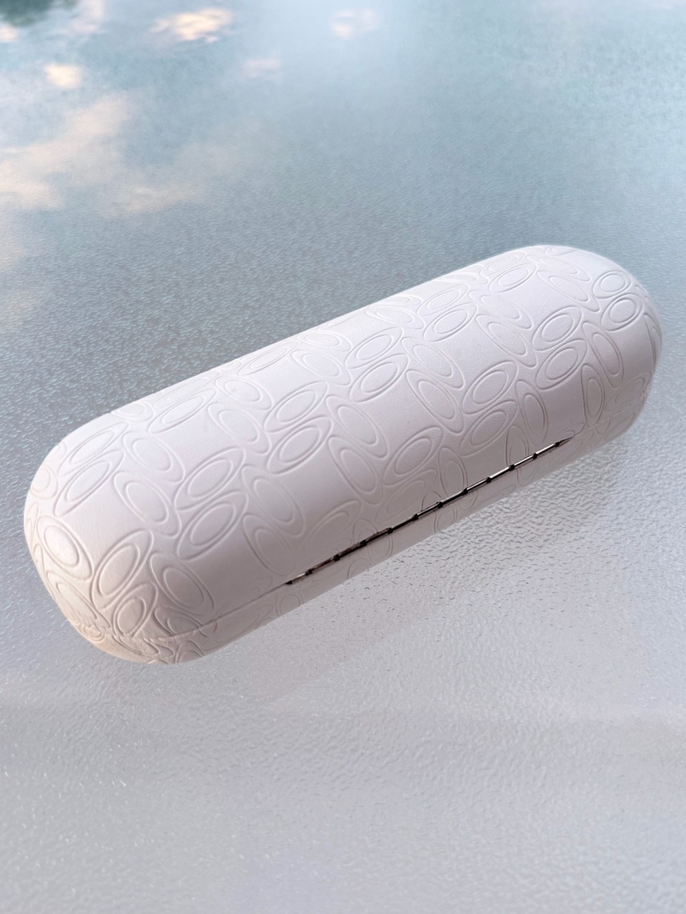 Oakley White Embossed O Sunglass/Eyeglass Hard Case - Picture 3 of 7